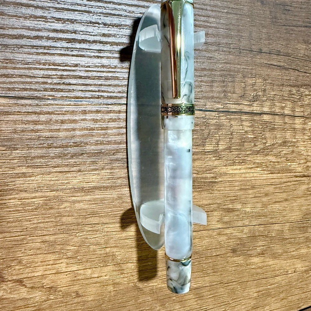 Asvine Kaigelu Marble Pattern Fountain Pen with Gold Accents